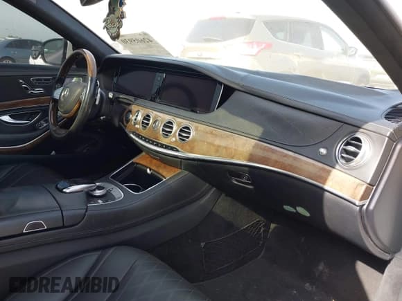 ✅ 2015 Mercedes-Benz S 550 • VIN: WDDUG8FB2FA070970 • Lot: 42605930. Wystawiony na IAAI z przebiegiem 123 675 mil. Bezpłatny archiwum sprzedaży aukcyjnych z USA i szczegółowy raport historii pojazdu na DreamBid. Zdjęcie 5.