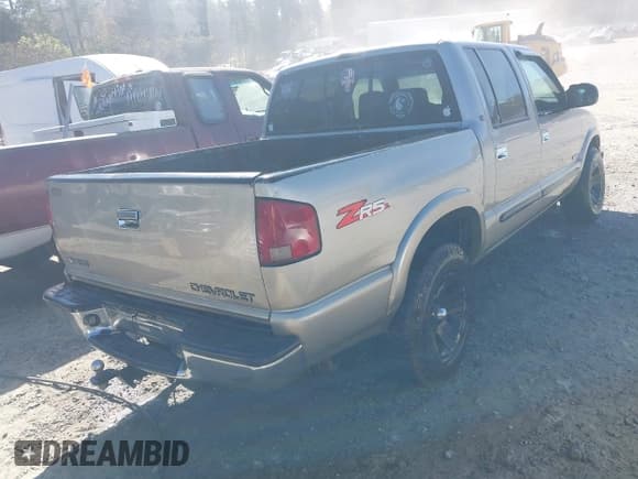 ✅ 2001 Chevrolet S-10 LS • VIN: 1GCDT13W31K155534 • Лот: 43455823. Опубликован ранее на IAAI с пробегом 282 026 миль. Бесплатный доступ к архиву аукционных продаж из США и подробный отчёт об истории автомобиля на DreamBid. Изображение 4.