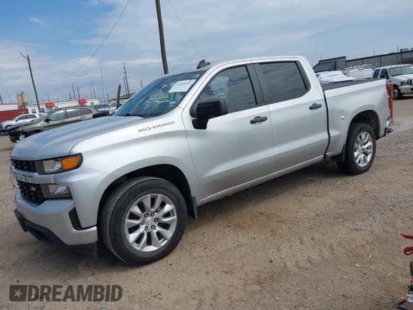 ✅ 2022 Chevrolet Silverado 1500 Custom • VIN: 3GCPWBEK0NG184586 • Lot: 43335293. Wystawiony na IAAI z przebiegiem 111 711 mil. Bezpłatny archiwum sprzedaży aukcyjnych z USA i szczegółowy raport historii pojazdu na DreamBid. Zdjęcie 2.