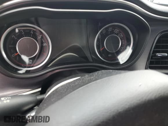 ✅ 2016 Dodge Challenger SXT Plus • VIN: 2C3CDZAG6GH176742 • Лот: 74987704. Опубликован ранее на Copart с пробегом Не указан. Бесплатный доступ к архиву аукционных продаж из США и подробный отчёт об истории автомобиля на DreamBid. Изображение 9.