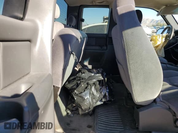 ✅ 2004 GMC Sierra 1500 SLE • VIN: 2GTEC19V341103621 • Лот: 90525825. Опубликован ранее на Copart с пробегом Не указан. Бесплатный доступ к архиву аукционных продаж из США и подробный отчёт об истории автомобиля на DreamBid. Изображение 11.