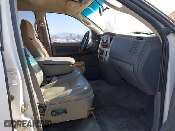 2006 Dodge 1500 SLT z VIN 1D7HA18206S500254, wystawiony jako IAAI lot #41343486 z przebiegiem 246 675 mil mil oraz . Historia ofert i sprzedaży dostępna na DreamBid. Obrazek 5.