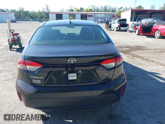 ✅ 2021 Toyota Corolla LE • VIN: 5YFEPMAE9MP242137 • Lot: 43702103. Listed on IAAI with 98,625 mi. Free auction sales archive from the USA and detailed vehicle history report at DreamBid. Image 16.