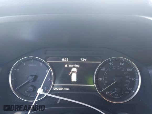 2024 Mitsubishi Outlander SE z VIN JA4J3VA81RZ009113, wystawiony jako IAAI lot #43244317 z przebiegiem 99 284 mil mil oraz . Historia ofert i sprzedaży dostępna na DreamBid. Obrazek 7.