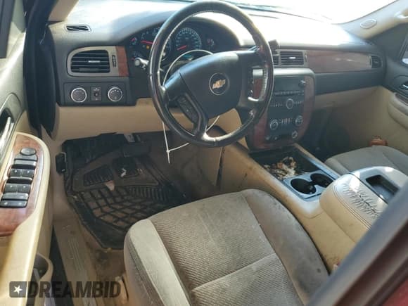 ✅ 2008 Chevrolet Suburban 1LT • VIN: 1GNFK16328J238778 • Lot: 74339254. Wystawiony na Copart z przebiegiem 258 694 mil. Bezpłatny archiwum sprzedaży aukcyjnych z USA i szczegółowy raport historii pojazdu na DreamBid. Zdjęcie 8.