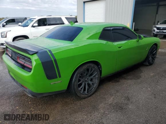 ✅ 2017 Dodge Challenger T/A 392 • VIN: 2C3CDZFJ2HH588906 • Lot: 76958264. Wystawiony na Copart z przebiegiem 46 926 mil. Bezpłatny archiwum sprzedaży aukcyjnych z USA i szczegółowy raport historii pojazdu na DreamBid. Zdjęcie 3.