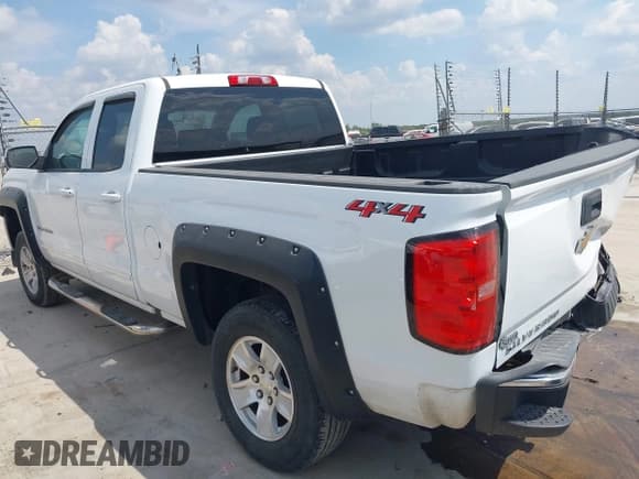 ✅ 2018 Chevrolet Silverado 1500 LT • VIN: 1GCVKREC2JZ183308 • Lot: 43253130. Wystawiony na IAAI z przebiegiem 77 095 mil. Bezpłatny archiwum sprzedaży aukcyjnych z USA i szczegółowy raport historii pojazdu na DreamBid. Zdjęcie 3.