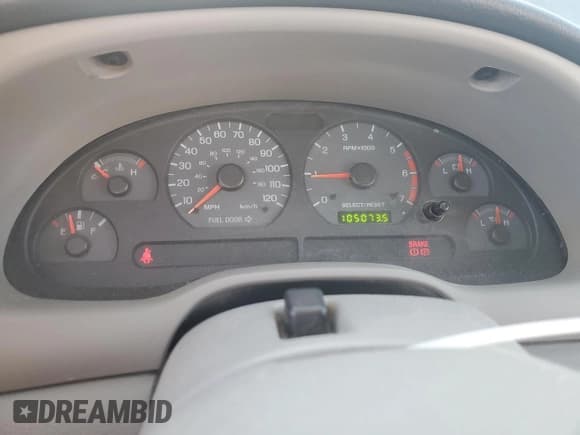 ✅ 2001 Ford Mustang Deluxe • VIN: 1FAFP44431F130921 • Lot: 91164215. Listed on Copart with 105,073 mi. Free auction sales archive from the USA and detailed vehicle history report at DreamBid. Image 9.