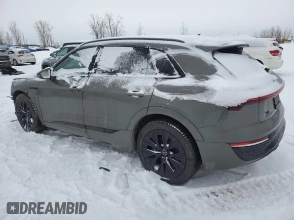 ✅ 2024 Audi Q8 e-tron Premium • VIN: WA14ABGE7RB034203 • Лот: 43511795. Опубликован ранее на Copart с пробегом 23 844 миль. Бесплатный доступ к архиву аукционных продаж из США и подробный отчёт об истории автомобиля на DreamBid. Изображение 2.