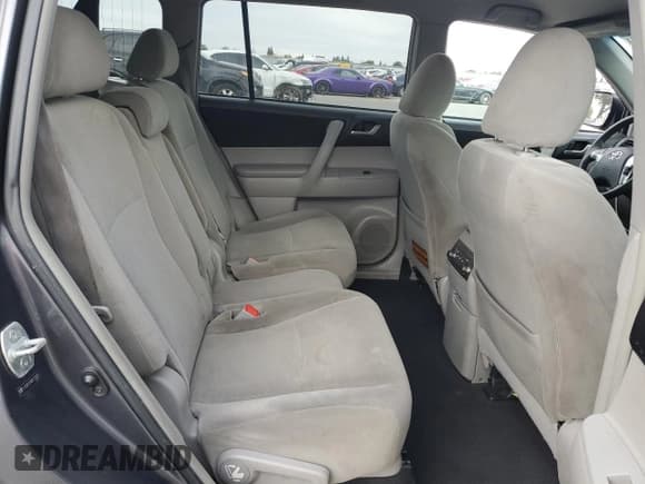 ✅ 2013 Toyota Highlander SE • VIN: 5TDZK3EH8DS133075 • Лот: 84646735. Опубликован ранее на Copart с пробегом 107 877 миль. Бесплатный доступ к архиву аукционных продаж из США и подробный отчёт об истории автомобиля на DreamBid. Изображение 10.