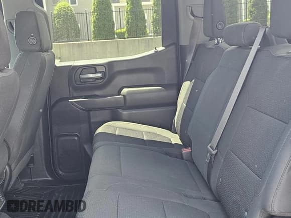 ✅ 2022 Chevrolet Silverado 1500 Custom • VIN: 3GCPYBEK5NG111420 • Lot: 58735745. Wystawiony na Copart z przebiegiem 118 861 mil. Bezpłatny archiwum sprzedaży aukcyjnych z USA i szczegółowy raport historii pojazdu na DreamBid. Zdjęcie 6.