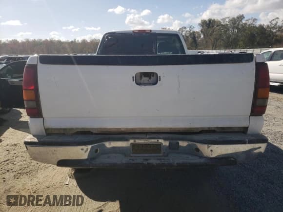 ✅ 2001 Chevrolet Silverado 2500HD • VIN: 1GCHC24181E332457 • Lot: 75826974. Wystawiony na Copart z przebiegiem Nie podano. Bezpłatny archiwum sprzedaży aukcyjnych z USA i szczegółowy raport historii pojazdu na DreamBid. Zdjęcie 6.