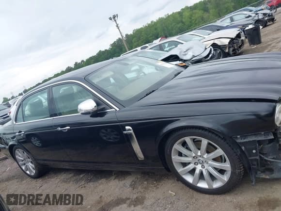 ✅ 2008 Jaguar XJ Vanden Plas • VIN: SAJWA82B98SH20325 • Лот: 42171765. Опубликован ранее на IAAI с пробегом 73 317 миль. Бесплатный доступ к архиву аукционных продаж из США и подробный отчёт об истории автомобиля на DreamBid. Изображение 13.