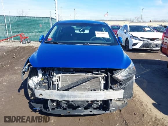 ✅ 2018 Hyundai Ioniq Blue • VIN: KMHC65LC3JU072993 • Lot: 41583151. Wystawiony na IAAI z przebiegiem 182 964 mil. Bezpłatny archiwum sprzedaży aukcyjnych z USA i szczegółowy raport historii pojazdu na DreamBid. Zdjęcie 6.