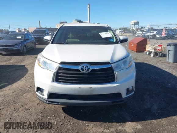 ✅ 2014 Toyota Highlander LE Plus • VIN: 5TDBKRFH9ES005206 • Lot: 43465016. Wystawiony na IAAI z przebiegiem 149 901 mil. Bezpłatny archiwum sprzedaży aukcyjnych z USA i szczegółowy raport historii pojazdu na DreamBid. Zdjęcie 12.