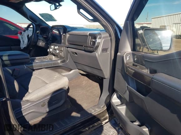 ✅ 2022 Ford F-150 XL • VIN: 1FTFW1E85NFA54282 • Lot: 42436708. Wystawiony na IAAI z przebiegiem 54 179 mil. Bezpłatny archiwum sprzedaży aukcyjnych z USA i szczegółowy raport historii pojazdu na DreamBid. Zdjęcie 5.