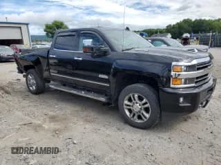 ✅ 2019 Chevrolet Silverado 2500HD High Country • VIN: 1GC1KUEY4KF110134 • Lot: 62128884. Wystawiony na Copart z przebiegiem Nie podano. Bezpłatny archiwum sprzedaży aukcyjnych z USA i szczegółowy raport historii pojazdu na DreamBid. Zdjęcie 4.