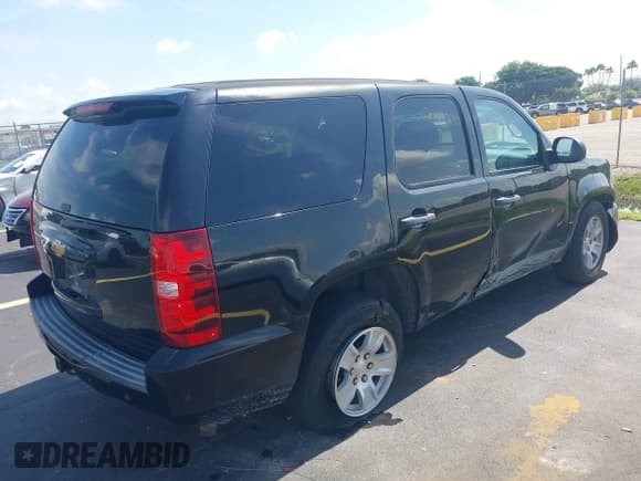 ✅ 2014 Chevrolet Tahoe Commercial • VIN: 1GNLC2E07ER207696 • Lot: 42683132. Wystawiony na IAAI z przebiegiem 116 397 mil. Bezpłatny archiwum sprzedaży aukcyjnych z USA i szczegółowy raport historii pojazdu na DreamBid. Zdjęcie 4.