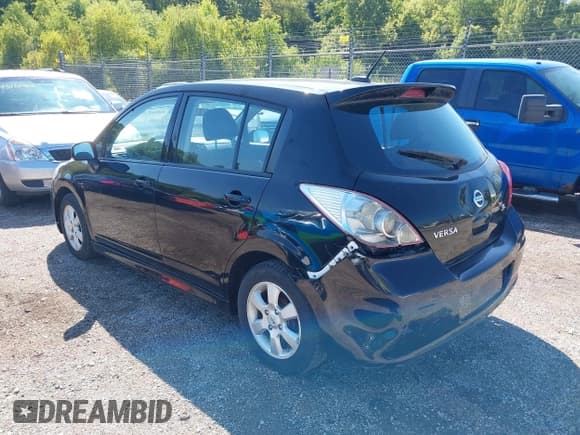 ✅ 2011 Nissan Versa S • VIN: 3N1BC1CPXBL372193 • Lot: 43096652. Wystawiony na IAAI z przebiegiem 79 318 mil. Bezpłatny archiwum sprzedaży aukcyjnych z USA i szczegółowy raport historii pojazdu na DreamBid. Zdjęcie 3.