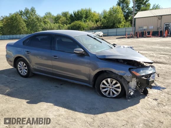 ✅ 2013 Volkswagen Passat S • VIN: 1VWAP7A39DC079932 • Lot: 71248645. Wystawiony na Copart z przebiegiem 149 464 mil. Bezpłatny archiwum sprzedaży aukcyjnych z USA i szczegółowy raport historii pojazdu na DreamBid. Zdjęcie 4.