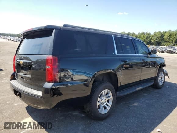 ✅ 2017 Chevrolet Suburban LT • VIN: 1GNSCHKC9HR204607 • Lot: 70588274. Wystawiony na Copart z przebiegiem 184 783 mil. Bezpłatny archiwum sprzedaży aukcyjnych z USA i szczegółowy raport historii pojazdu na DreamBid. Zdjęcie 3.