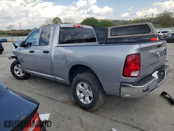 2024 Ram 1500 SLT z VIN 1C6RR6GG8RS142365, wystawiony jako Copart lot #52584485 z przebiegiem 4 299 mil mil oraz Nie do naprawy • Non repairable. Historia ofert i sprzedaży dostępna na DreamBid. Obrazek 2.