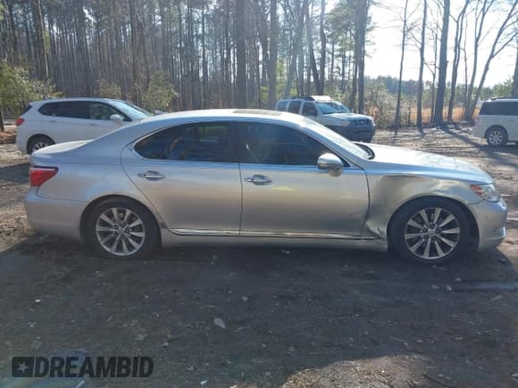 ✅ 2010 Lexus LS 460 • VIN: JTHCL5EF1A5008285 • Лот: 41500042. Опубликован ранее на IAAI с пробегом 243 121 миль. Бесплатный доступ к архиву аукционных продаж из США и подробный отчёт об истории автомобиля на DreamBid. Изображение 13.