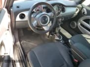 ✅ 2005 MINI Convertible • VIN: WMWRF33545TG12321 • Лот: 71965985. Опубликован ранее на Copart с пробегом 45 848 миль. Бесплатный доступ к архиву аукционных продаж из США и подробный отчёт об истории автомобиля на DreamBid. Изображение 8.