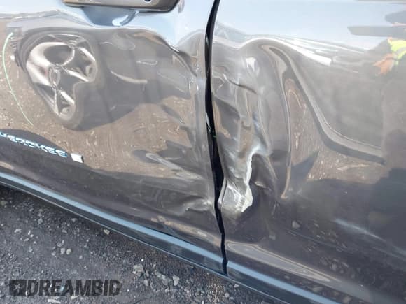 ✅ 2022 Jeep Grand Cherokee • VIN: 1C4RJYB67N8716360 • Lot: 42464479. Listed on IAAI with 17,208 mi. Free auction sales archive from the USA and detailed vehicle history report at DreamBid. Image 6.