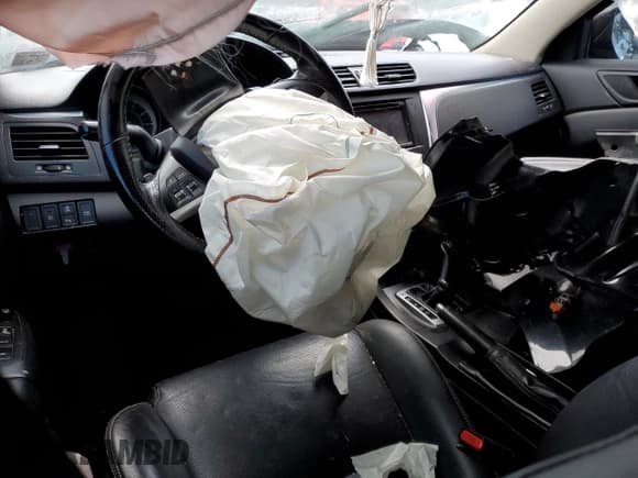 ✅ 2011 Suzuki Kizashi SLS Sport • VIN: JS2RF9A81B6110284 • Лот: 86861714. Опубликован ранее на Copart с пробегом Не указан. Бесплатный доступ к архиву аукционных продаж из США и подробный отчёт об истории автомобиля на DreamBid. Изображение 8.