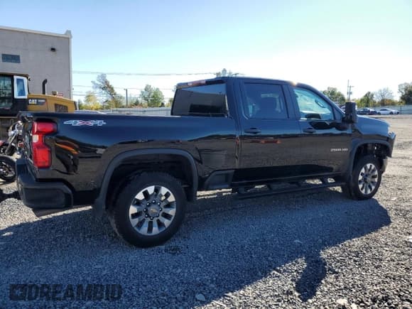 ✅ 2025 Chevrolet Silverado 2500HD Custom • VIN: 2GC4KME71S1177382 • Лот: 85828315. Опубликован ранее на Copart с пробегом 19 754 миль. Бесплатный доступ к архиву аукционных продаж из США и подробный отчёт об истории автомобиля на DreamBid. Изображение 3.