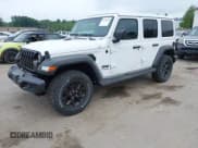 ✅ 2022 Jeep Wrangler Unlimited Sport S • VIN: 1C4HJXDG5NW156250 • Lot: 42601680. Wystawiony na IAAI z przebiegiem 56 083 mil. Bezpłatny archiwum sprzedaży aukcyjnych z USA i szczegółowy raport historii pojazdu na DreamBid. Zdjęcie 17.
