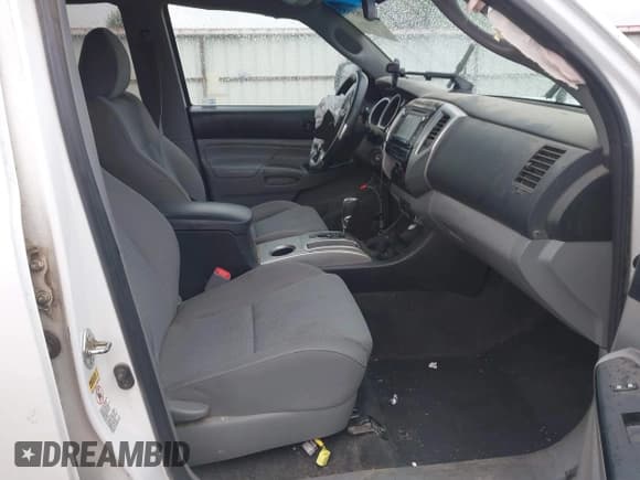 ✅ 2015 Toyota Tacoma • VIN: 3TMMU4FN6FM083598 • Lot: 42283585. Listed on IAAI with 159,087 mi. Free auction sales archive from the USA and detailed vehicle history report at DreamBid. Image 5.