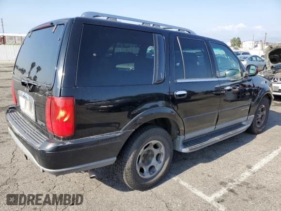✅ 2002 Lincoln Navigator • VIN: 5LMEU27R62LJ12466 • Lot: 54072715. Listed on Copart with 235,146 mi. Free auction sales archive from the USA and detailed vehicle history report at DreamBid. Image 3.