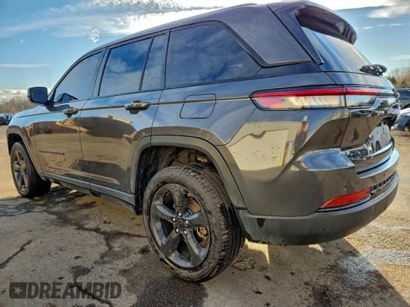 ✅ 2024 Jeep Grand Cherokee Limited • VIN: 1C4RJHBG8RC257545 • Лот: 96155845. Опубликован ранее на Copart с пробегом 22 830 миль. Бесплатный доступ к архиву аукционных продаж из США и подробный отчёт об истории автомобиля на DreamBid. Изображение 2.