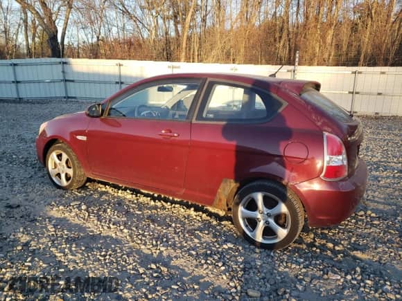 2007 Hyundai Accent SE z VIN KMHCN36CX7U041087, wystawiony jako Copart lot #81683064 z przebiegiem 137 429 mil mil oraz Czysty tytuł • Clean title. Historia ofert i sprzedaży dostępna na DreamBid. Obrazek 2.