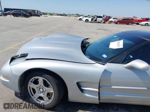 1997 Chevrolet Corvette with VIN 1G1YY22G0V5104220, listed as a IAAI auction lot 42012275 with 123,327 mi miles and . Bid and sale history available at DreamBid. Image 18.