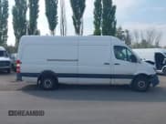 ✅ 2014 Freightliner Sprinter • VIN: WDYPE8DC0E5889576 • Lot: 43084324. Wystawiony na IAAI z przebiegiem 265 223 mil. Bezpłatny archiwum sprzedaży aukcyjnych z USA i szczegółowy raport historii pojazdu na DreamBid. Zdjęcie 13.