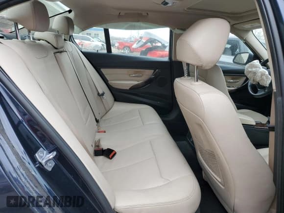 ✅ 2015 BMW 3 Series 320i xDrive • VIN: WBA3C3G56FNS73749 • Lot: 49975215. Wystawiony na Copart z przebiegiem Nie podano. Bezpłatny archiwum sprzedaży aukcyjnych z USA i szczegółowy raport historii pojazdu na DreamBid. Zdjęcie 10.