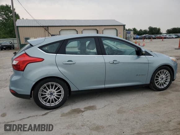 ✅ 2013 Ford Focus Electric • VIN: 1FADP3R42DL264058 • Lot: 59331665. Listed on Copart with 43,266 mi. Free auction sales archive from the USA and detailed vehicle history report at DreamBid. Image 3.