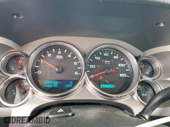 ✅ 2013 Chevrolet Silverado 1500 • VIN: 1GCNKSEA8DZ171335 • Lot: 53523625. Wystawiony na Copart z przebiegiem 83 664 mil. Bezpłatny archiwum sprzedaży aukcyjnych z USA i szczegółowy raport historii pojazdu na DreamBid. Zdjęcie 9.