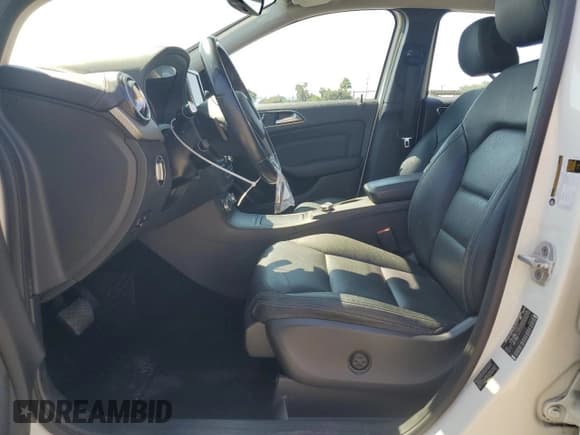 ✅ 2014 Mercedes-Benz B Electric Drive • VIN: WDDVP9AB5EJ003358 • Lot: 60154845. Wystawiony na Copart z przebiegiem 144 522 mil. Bezpłatny archiwum sprzedaży aukcyjnych z USA i szczegółowy raport historii pojazdu na DreamBid. Zdjęcie 7.