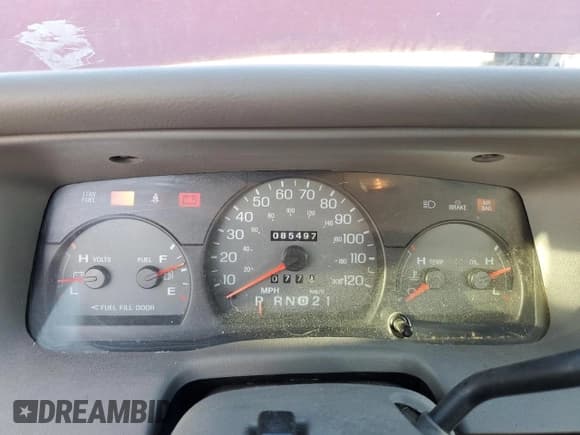 ✅ 2000 Mercury Grand Marquis GS • VIN: 2MEFM74W6YX689107 • Lot: 82719615. Wystawiony na Copart z przebiegiem 85 497 mil. Bezpłatny archiwum sprzedaży aukcyjnych z USA i szczegółowy raport historii pojazdu na DreamBid. Zdjęcie 9.