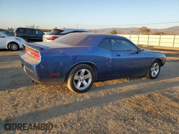 ✅ 2009 Dodge Challenger R/T • VIN: 2B3LJ54T69H621135 • Lot: 42821975. Wystawiony na Copart z przebiegiem 100 427 mil. Bezpłatny archiwum sprzedaży aukcyjnych z USA i szczegółowy raport historii pojazdu na DreamBid. Zdjęcie 3.