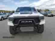 2020 Ram 1500 Rebel z VIN 1C6SRFLM1LN230872, wystawiony jako Copart lot #55671585 z przebiegiem 97 202 mil mil oraz Szkoda całkowita • Salvage title. Historia ofert i sprzedaży dostępna na DreamBid. Obrazek 5.