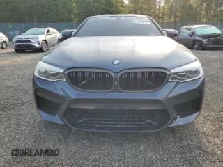 ✅ 2018 BMW M5 • VIN: WBSJF0C59JB283958 • Lot: 81261075. Wystawiony na Copart z przebiegiem 113 266 mil. Bezpłatny archiwum sprzedaży aukcyjnych z USA i szczegółowy raport historii pojazdu na DreamBid. Zdjęcie 5.