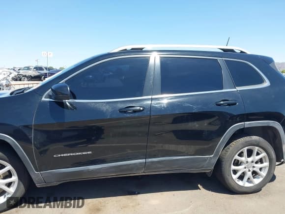 ✅ 2018 Jeep Cherokee Latitude • VIN: 1C4PJLCB1JD615340 • Lot: 42591940. Listed on IAAI with 120,239 mi. Free auction sales archive from the USA and detailed vehicle history report at DreamBid. Image 14.