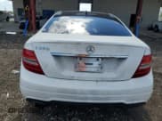 ✅ 2015 Mercedes-Benz C 250 • VIN: WDDGJ4HBXFG369267 • Lot: 91002895. Wystawiony na Copart z przebiegiem 127 192 mil. Bezpłatny archiwum sprzedaży aukcyjnych z USA i szczegółowy raport historii pojazdu na DreamBid. Zdjęcie 6.
