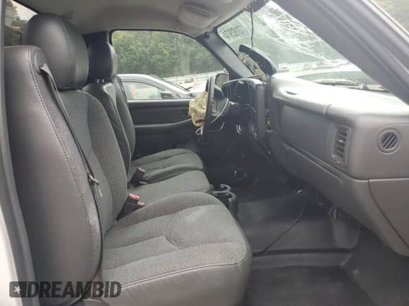 2004 Chevrolet Silverado 1500 LS z VIN 1GCEC14V84Z108022, wystawiony jako Copart lot #73192974 z przebiegiem 161 919 mil mil oraz Szkoda całkowita • Salvage title. Historia ofert i sprzedaży dostępna na DreamBid. Obrazek 10.