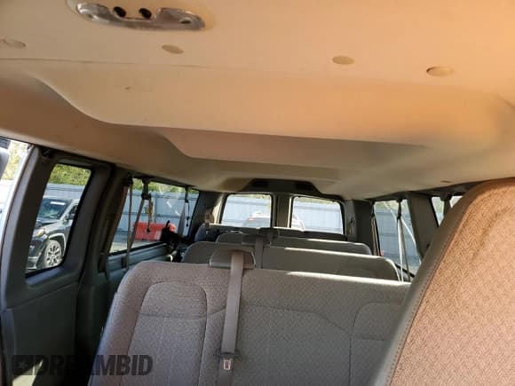 ✅ 2019 Chevrolet Express Passenger LT • VIN: 1GAZGPFG7K1269442 • Lot: 89843165. Wystawiony na Copart z przebiegiem 152 581 mil. Bezpłatny archiwum sprzedaży aukcyjnych z USA i szczegółowy raport historii pojazdu na DreamBid. Zdjęcie 10.